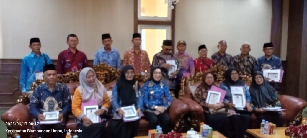 PENYERAHAN DOKUMEN KEPENDUDUKAN KEPADA ASN PURNA TUGAS PER 1 JUNI 2025